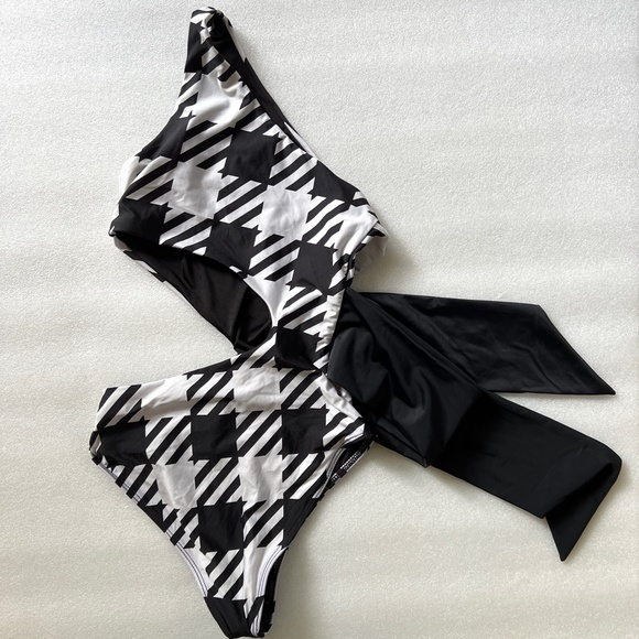 Beach Riot Carlie Swimsuit - Picture 5 of 10